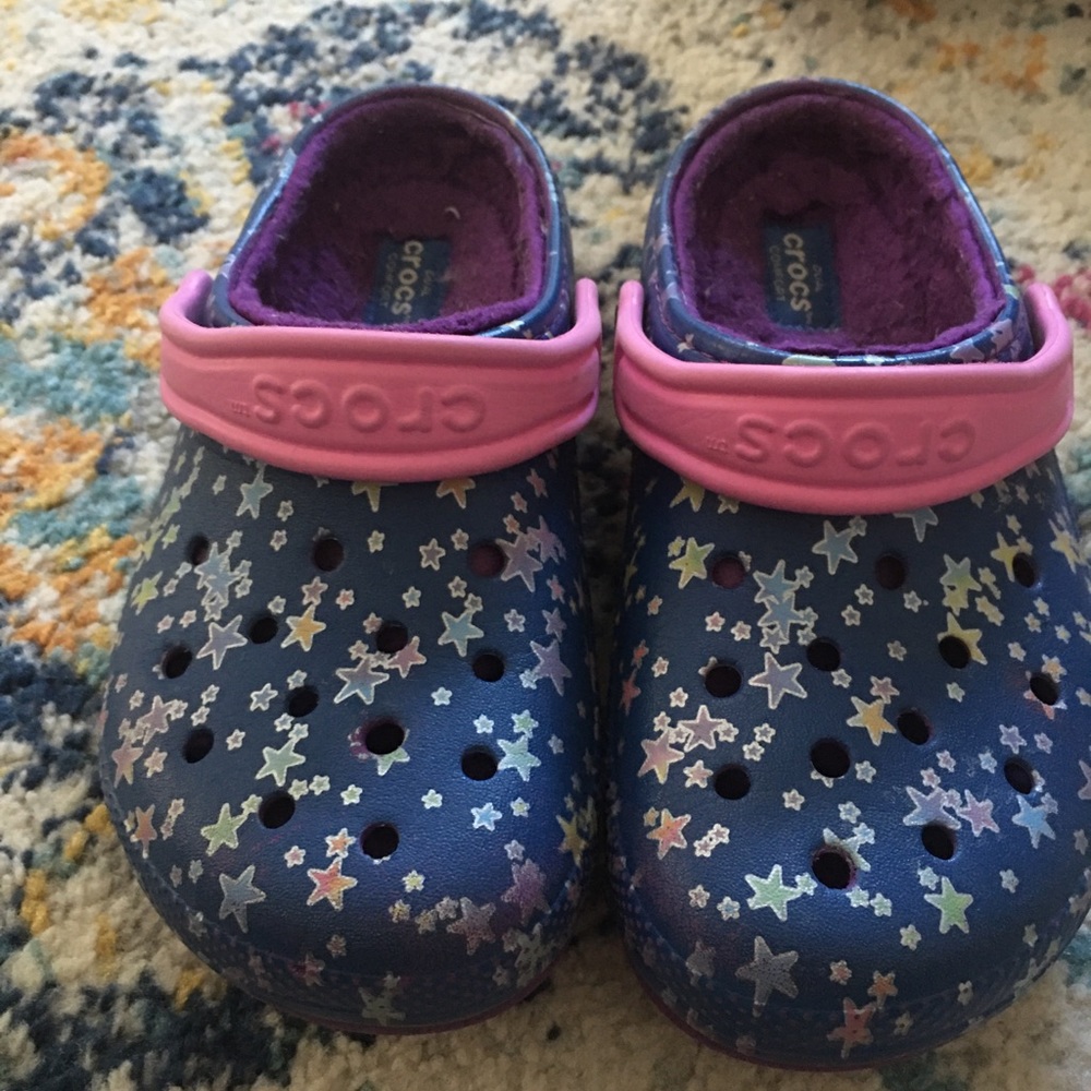 Lining crocs J1 Selling in a bundle only